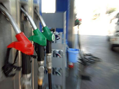 Με νέες “πασχαλινές” απεργίες απειλούν οι βενζινοπώλες